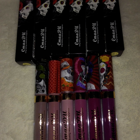 Lipstick - Picture 2 of 8